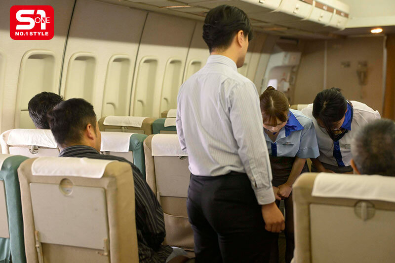 ファーストクラスの富裕層オヤジが上玉キャビンアテンダント発見！難癖つけてチ●ポの世話まで至れり尽くせりww miru - サンプル画像 - 2