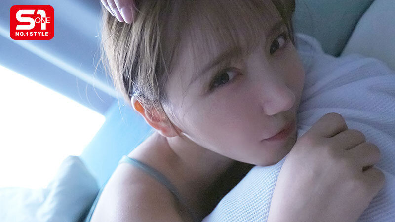 ヤリサーの男達に雑に寝取られといてピースなんかすんなよ… 僕の大切な年下彼女が大学のチャラ男たちとノリノリSEXを楽しんでいた…。 三田真鈴 - サンプル画像 - 1