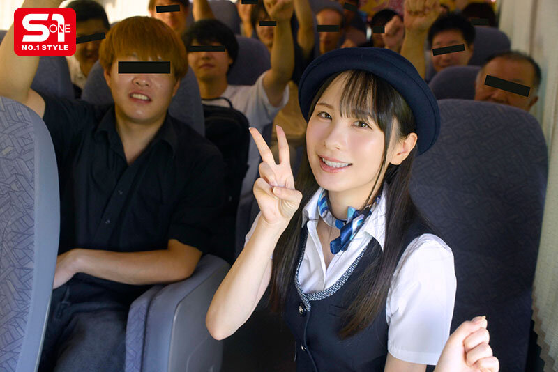元バスガイド村上悠華の48時間セクハラOKファン感謝バスツアー 憧れAV女優の美顔・柔乳・近い距離感にシロウト男子大暴走！ザーメン22発も受け止める大乱交祭り - サンプル画像 - 1