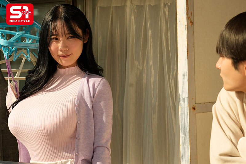 隣のMcup団地妻がメロンサイズ特大ブラを干す昼下がりは旦那不在のサインです…。 みなみ羽琉 - サンプル画像 - 2