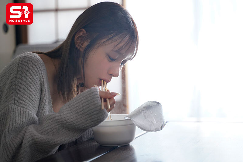 年末年始、古い学生寮で女学生とおじさん管理人が2人きり…禁断シチュに欲情した中年ち●ぽと寂しさ埋めたい若い少女おま●こは相性良すぎて合体し続けた。 兒玉七海 - サンプル画像 - 2