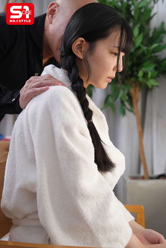 グラビアアイドルの際どい水着は撮影スタッフのレ●プ欲を掻き立てる 紫堂るい - サンプル画像 - 2
