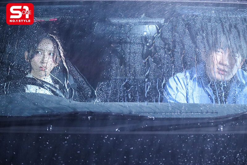勝気なガテン系上司と豪雨で避難した小屋で2人きり。雨と汗で濡れた肉体に女を感じ朝まで本能のまま貪り合った。 七ツ森りり - サンプル画像 - 8