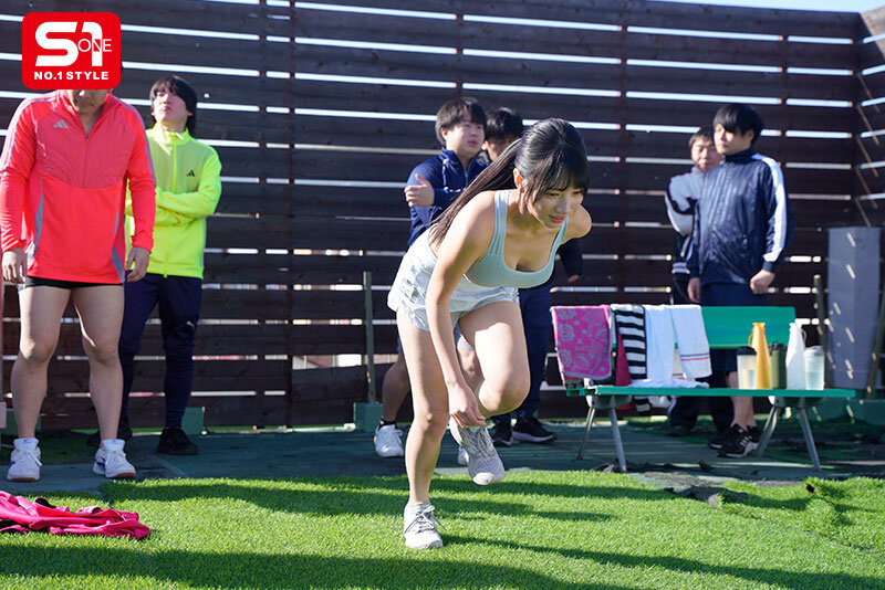怪我で夢破れた陸上女子エースが選んだ男子選手への貢献… 顔面シャワー性処理係 「私、走っていた頃より…精子を浴びてる今の方が幸せです！」 榊原萌 - サンプル画像 - 2