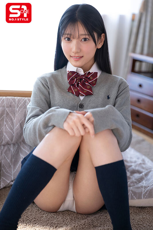 清楚な妹の不注意パンチラに飛び込みたい。可愛い義妹と僕の年末年始の出来事― 初美なのか - サンプル画像 - 1
