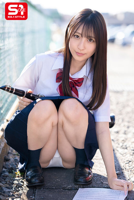 いつも練習熱心でパンチラ気付いてない！吹奏楽部の無防備なあの娘がたまらない！ 新木希空 - サンプル画像 - 1