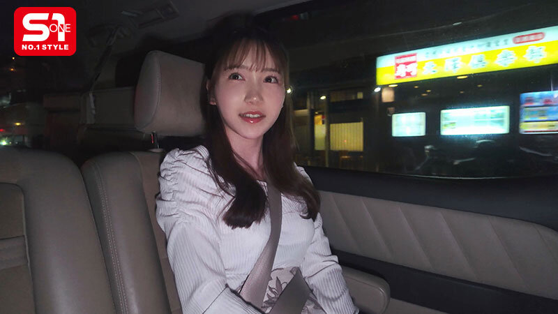 トップキャバクラ嬢の枕率が低いってのは真っ赤な嘘！？同伴中も接客中も焦らして焦らして太客の粗チンを手玉にとるド●ペリ入れたらオマ●コびっしょびしょこっそり枕営業たくさん撮れました！ 三田真鈴 - サンプル画像 - 1