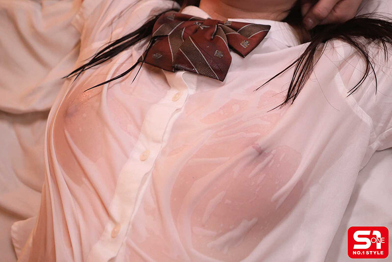 濡れ透けピンク乳首がいつも見えちゃうズブ濡れドジっ娘がエッロ！！ 白上咲花 - サンプル画像 - 12