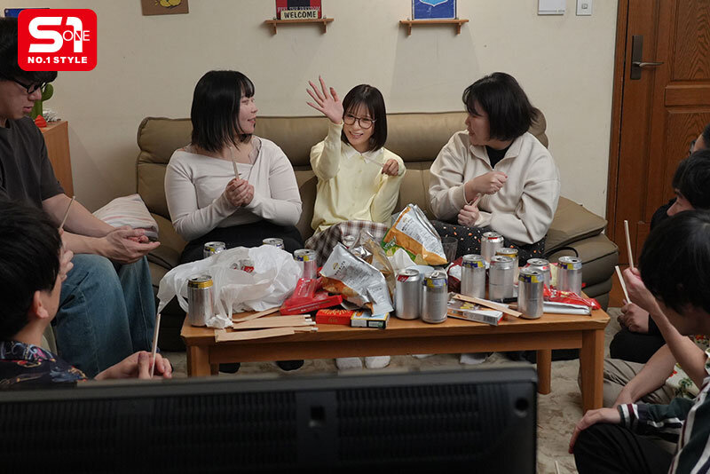 「王様の命令は絶対だよ」地味で大人しい女友達が王様ゲームでエロがり始めて淫乱マ●コになった話 兒玉七海 - サンプル画像 - 3