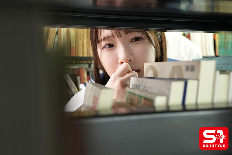 授業中ですら隠れオナニーする思春期ドバドバ性ホルモン少女から毎日校内でこっそりハメられちゃう同級生の僕。 白上咲花 - サンプル画像 - 11