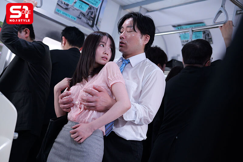 人混みで揉まれた快感が忘れられずノーブラで満員車両に乗り込む痴●サレたいスケベOL 夢乃あいか - サンプル画像 - 2