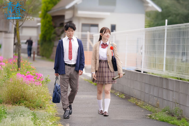 シャンプーが香るたび、ボクは何度も先輩に恋をする。時折僕を惑わす大人の視線と、部屋で無防備にこぼれる豊かな乳。 彩月七緒 - サンプル画像 - 3