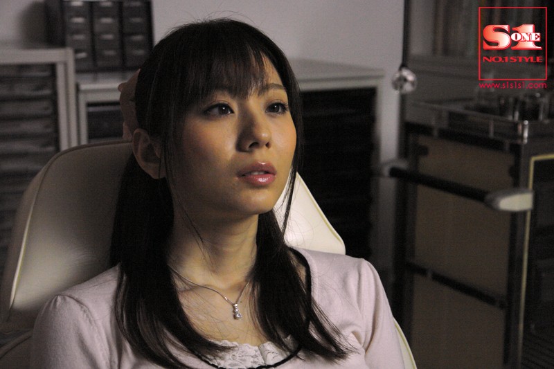 夫の目の前で犯●れた若妻 恥辱の催●レ●プ 麻美ゆま - サンプル画像 - 1