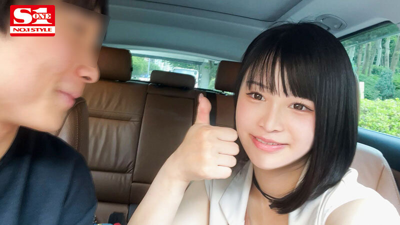 「興奮してきたからココでやっちゃお」 公園でも店内でも車中でも！？勃起したらそのままパコる！東京ストリートFUCK 日向陽葵 - サンプル画像 - 1