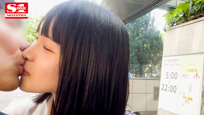 「興奮してきたからココでやっちゃお」 公園でも店内でも車中でも！？勃起したらそのままパコる！東京ストリートFUCK 日向陽葵 - サンプル画像 - 2