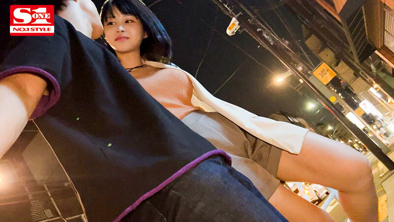 「興奮してきたからココでやっちゃお」 公園でも店内でも車中でも！？勃起したらそのままパコる！東京ストリートFUCK 日向陽葵 - サンプル画像 - 4