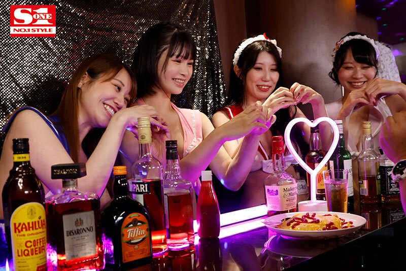 風俗店ギリギリ！？を攻める露出コス 国宝級ボディ店員がいる人気コンカフェ 過激裏オプションでムラムラさせちゃうぞ！ 日向陽葵 - サンプル画像 - 1