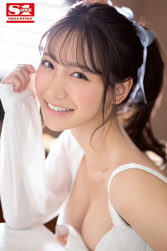 アナタの最高オナニーのために三田真鈴が可愛く見つめておち●こを刺激、そして何度も射精を笑顔で受け止める…大量顔射スマイルオナサポ - サンプル画像 - 1