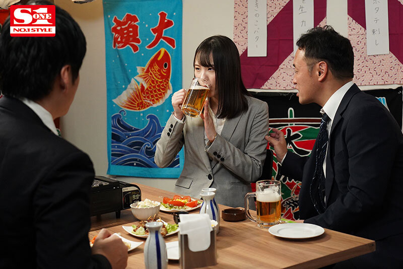 出張先で軽蔑している中年セクハラ上司とまさかの相部屋に…朝まで続く絶倫性交に不覚にも感じてしまった私 村上悠華 - サンプル画像 - 2