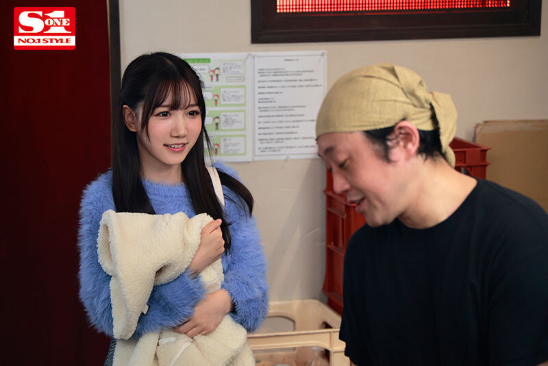 終電を逃したバイト先店長と女子大生はその後…ホテルで朝まで甘くて切ない性交に溺れてしまった、イケない純愛相部屋NTR 三田真鈴 - サンプル画像 - 1