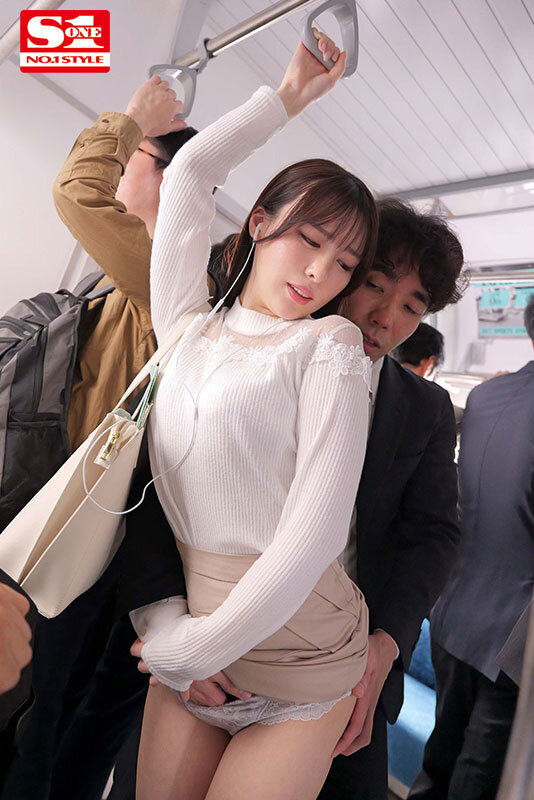 おとなしい音大生は電車痴●に狙われ恐怖以上の快感にイクが止まらない 黒島玲衣 - サンプル画像 - 2