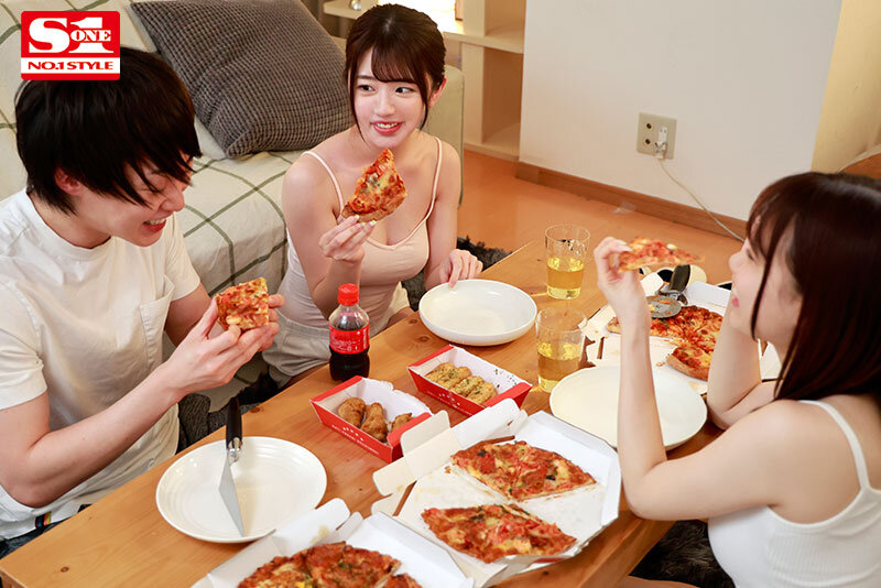 Gカップ同級生2人組が僕の家で勉強合宿！休憩の度にエロいことが！ 安達夕莉 宇野みれい - サンプル画像 - 9