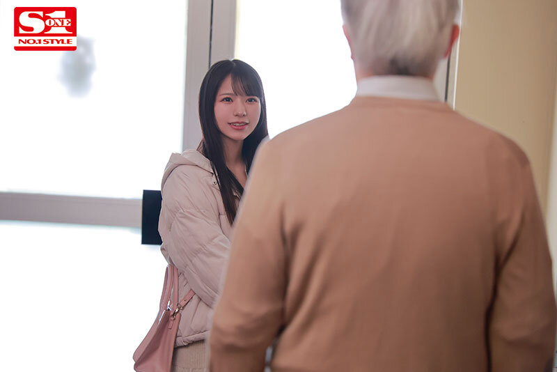 年末年始、広い学生寮で女学生とおじさん管理人が2人きり… 禁断シチュに欲情した中年ち●ぽと寂しさ埋めたい若い少女おま●こは相性良すぎて合体し続けた。 浅野こころ - サンプル画像 - 1