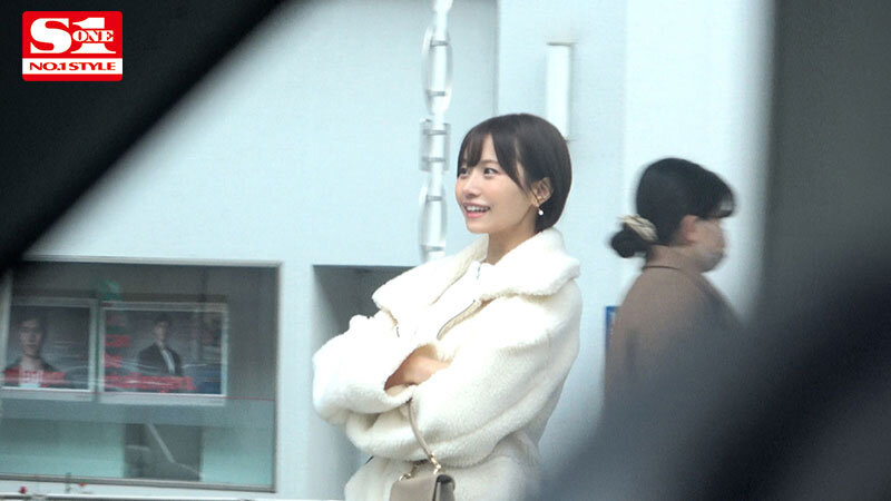 「えっ！ここでヤルの？」 マルチに活躍する本郷愛のプライベートに完全密着して隙あらばいきなり即ズボッ！前代未聞ドッキリAV大作戦 - サンプル画像 - 1