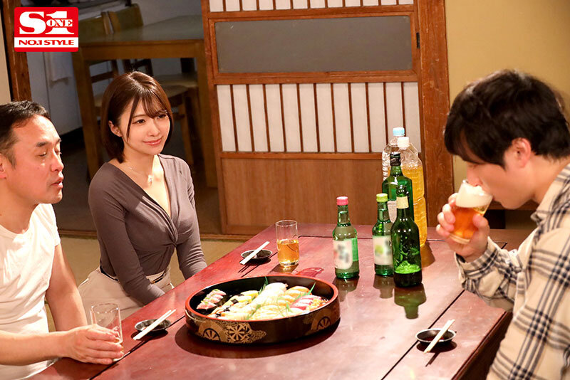 昔から大好きだった幼馴染が親父の女になって僕に性行為をわざと覗かせてくる。 つばさ舞 - サンプル画像 - 2