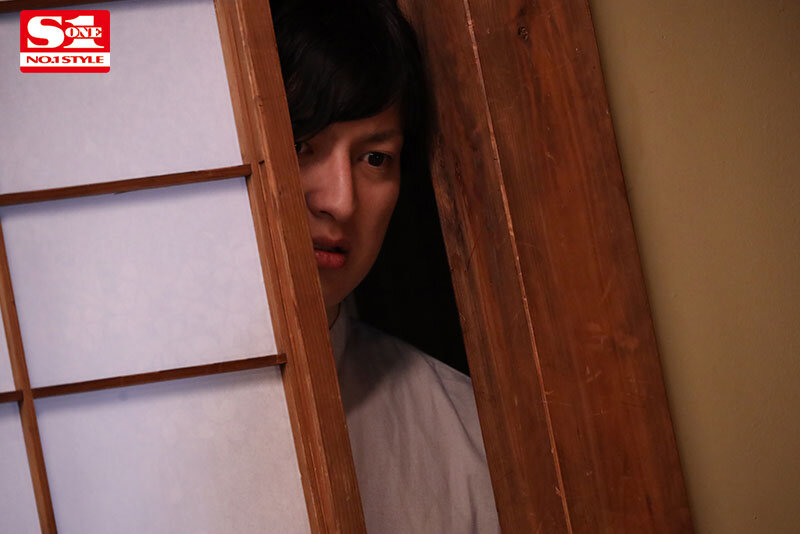 昔から大好きだった幼馴染が親父の女になって僕に性行為をわざと覗かせてくる。 つばさ舞 - サンプル画像 - 3