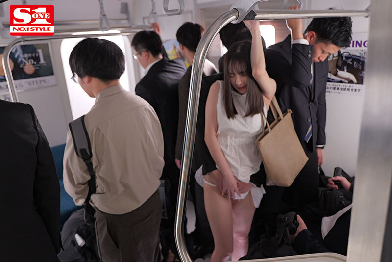 「やめて」が言えない女子大生は初めてサレた感触が忘れられずまさかの電車痴●の虜に… 村上悠華 - サンプル画像 - 1