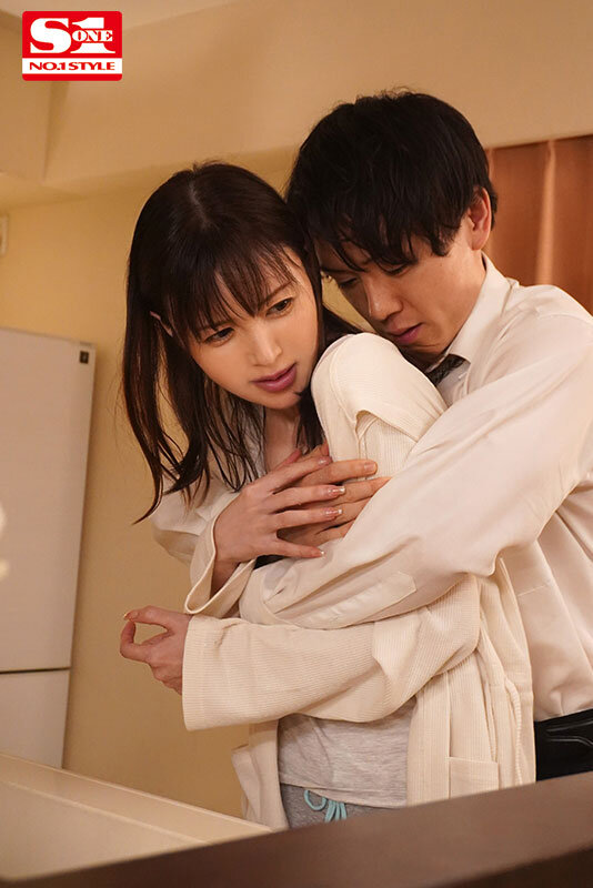 終電逃して上司宅に宿泊中、上司の奥さんの巨乳とクビレがめちゃくちゃエロくて…理性では抑えきれず挿入してしまった。 仁藤さや香 - サンプル画像 - 2