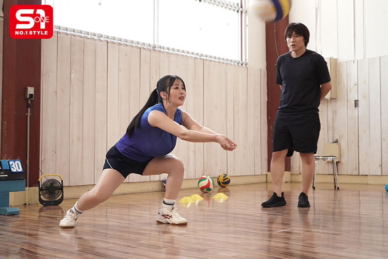 無防備誘惑Kcupアスリートの汗だく肉弾SEX ユニフォーム脱いだらびっくりおっぱい！！ 神楽ももか - サンプル画像 - 7