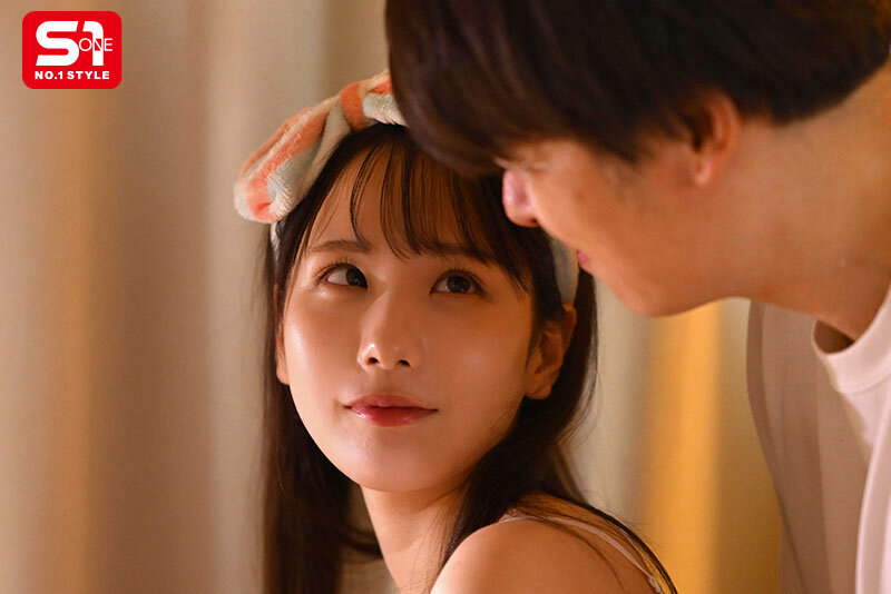 「先輩、一緒に終電逃して私の家泊まりましょ？」会社の巨乳後輩の誘いに乗ったらあざと可愛いすっぴんとモチモチの無防備おっぱいに僕は理性が吹っ飛び… 村上悠華 - サンプル画像 - 10
