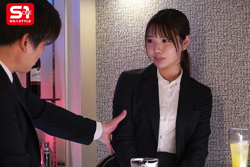 押しに弱い空気読み就活生はセクハラも肉体関係もされるがまま…社内で、営業先で、こっそりヤラれ続けた新社会人の性処理業務。 中森心々奈 - サンプル画像 - 1