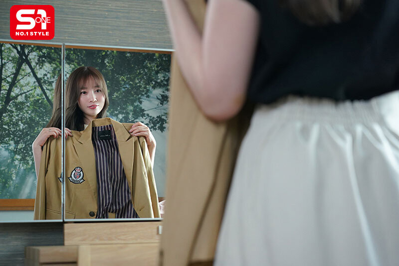 妻の学生時代を知らない俺は姪っ子の制服を盗み着していた妻の姿に異様な興奮を覚えて…5年ぶりに抱いた妻が最高すぎた 夢乃あいか - サンプル画像 - 1
