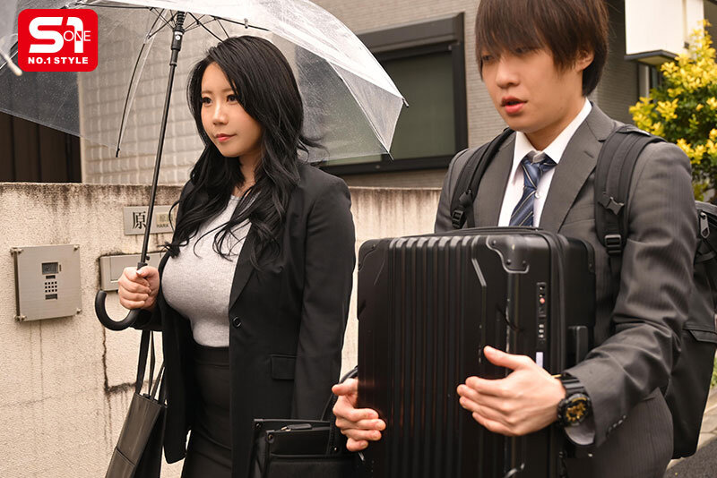 面倒見が良く優しいKカップの女上司とまさかの相部屋 AM0:00 酔った先輩は童貞の僕でも押せばヤレそうです みなみ羽琉 - サンプル画像 - 2