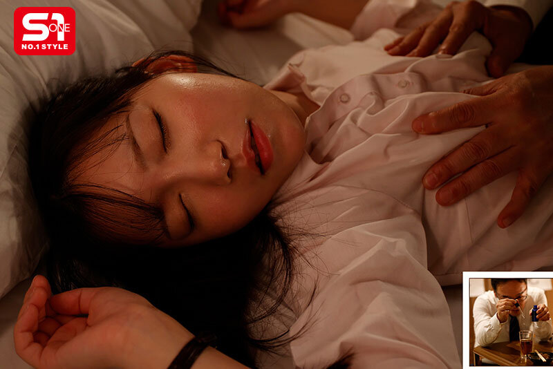 顔採用の新人OLは大嫌いなセクハラ上司に7日間こっそり媚薬を盛られ出張同行日にムラムラ爆発！キモいペニスが欲しくてたまらない。 三田真鈴 - サンプル画像 - 6