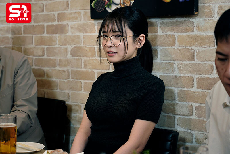 大人しい新入女子社員を一泊出張に同行させ相部屋に連れ込むと…まさかのド淫乱メスに変身して精液透明になるまで絞りヌカれた… 乃坂ひより - サンプル画像 - 3