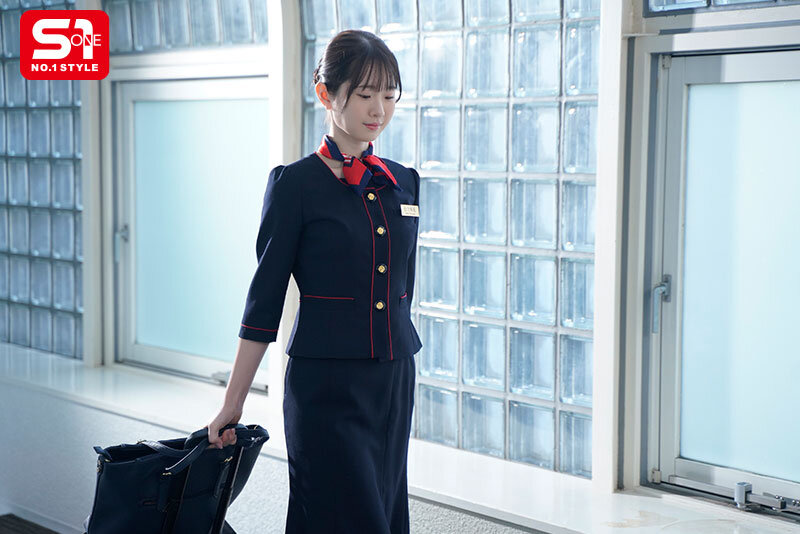 スレンダーな新人CAが巨漢クレーマーに犯●れ、心壊れ、肉オナホと化した後に… マ●コが極太ペニスに馴染んできてあり得ないほどイキまくった。 白上咲花 - サンプル画像 - 2