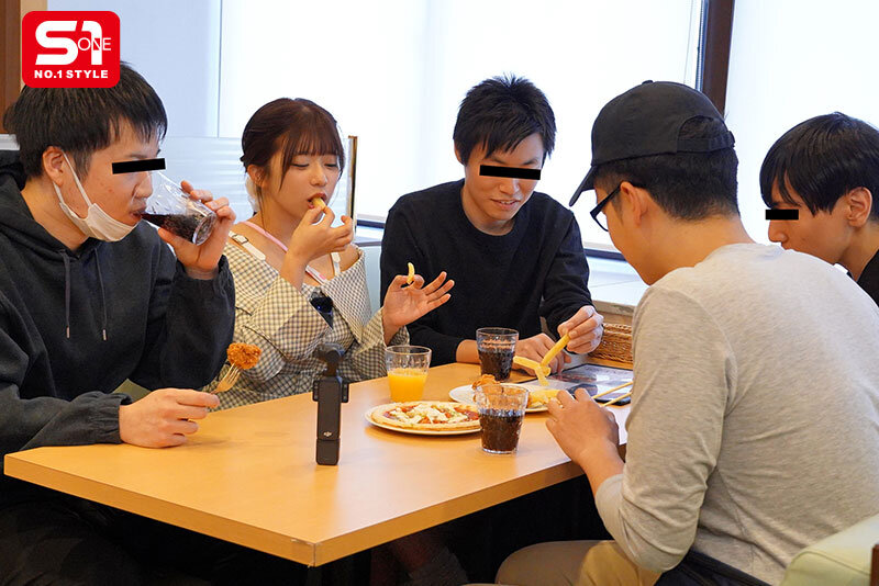 オタク好きの‘川越にこ’がアキバの一般男性達を翻弄誘惑で好きにさせてAV出演交渉、そしてSEX！計10発キュンキュンヌキヌキさせちゃったAV界のあざと女王、逆ナンパ7日間ドキュメント - サンプル画像 - 4