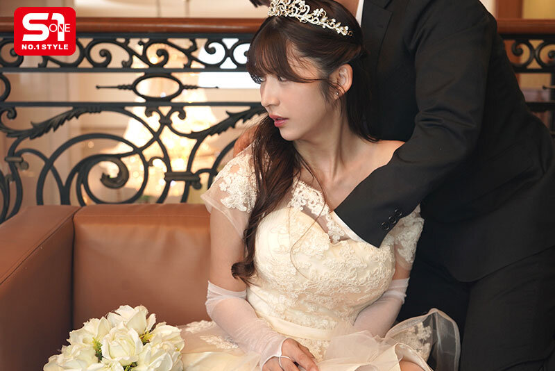 結婚式間近の花嫁、新郎との愛あるSEXよりも男性ウェディングプランナーから無理やり犯●れるほうがま●こビチャ濡れでイキまくる。 七ツ森りり - サンプル画像 - 1