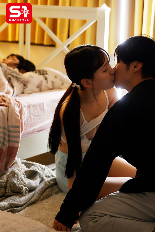 近い！近い！！近い！！！超至近距離で100％キスできる雰囲気を出してくる彼女のあざと妹 三田真鈴 - サンプル画像 - 8