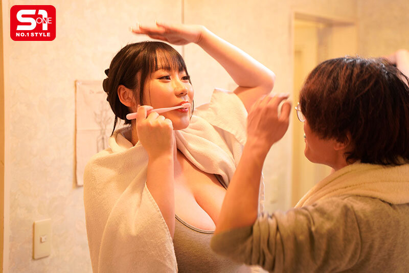 平日午後3時。私は「妻」を脱ぎ捨てた。際どいマッサージは不倫になりますか？ みなみ羽琉 - サンプル画像 - 2