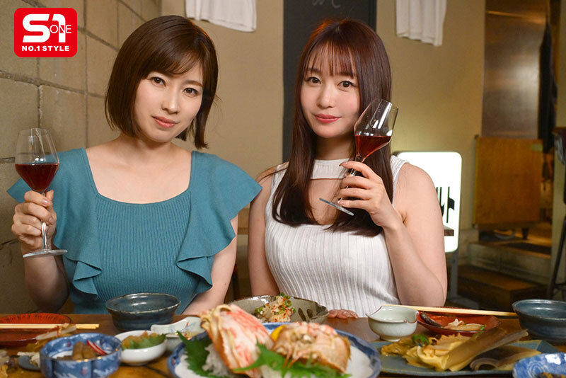 S1専属12年AV女優2人が飲んで語って生々しいプライベート感で完熟おま●こに交互に挿れまくる！研ぎ澄まされた熟練テク！スーパーコンビネーション逆3Pハメ撮り 夢乃あいか 奥田咲 - サンプル画像 - 1