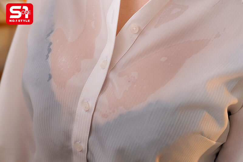 大きな谷間とゆるゆるのキャミソールからモロ見えする乳輪に、俺の理性崩壊。終電なくなり部下の家に誘われた夜の無防備誘惑NTR 南沢海香 - サンプル画像 - 3