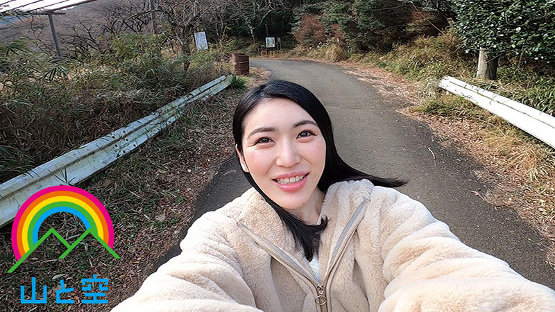 「誰かいやらしい目で私を見て…」野外露出でストレス発散する美人OLが通りすがりの覗き男に視姦され、ドM興奮。自ら羞恥調教を志願 塩見彩 - サンプル画像 - 2