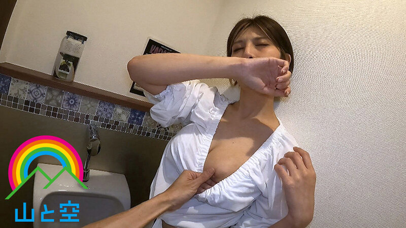 「彼氏いないけど好きな人はいる…誰かは秘密」俺の気を惹くガルバ女子が、スレンダーG魔乳と顔面に似合わず寂しがり屋で距離感0で甘えてきて…恥ずかしがっていた公然猥褻にも従いすまし顔を崩して甘イチャ俺だけに見せるデレイキSEX 九十九メイ - サンプル画像 - 5