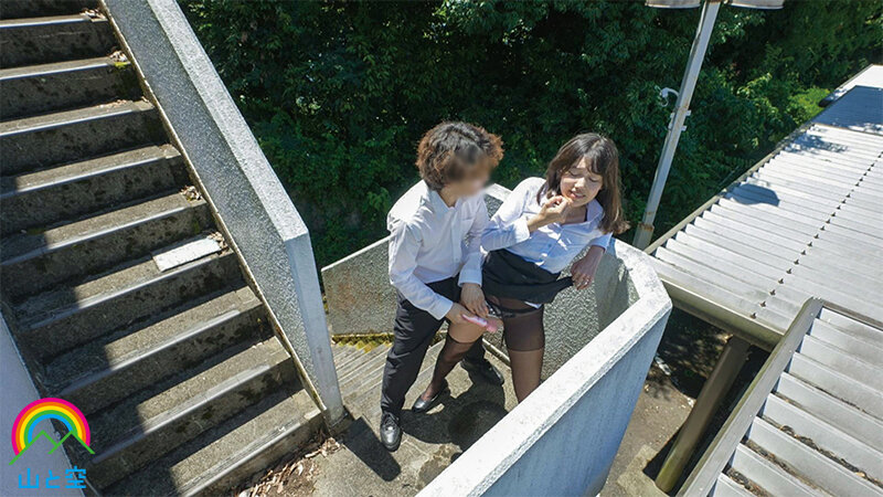 教室に居場所がない男子生徒が校舎裏や屋上で青姦テロ！！アヘ堕ちして従順肉便器にされてしまった優しい美尻女教師 岬さくら - サンプル画像 - 6
