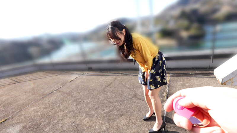奥様プレバトリモバイ 刺激が欲しい人妻が赤面イキ連発 まんねりに悩む五芭さんをベロチューと猥褻リモバイで連れ回し悶絶失禁させたところ… 五芭 - サンプル画像 - 11